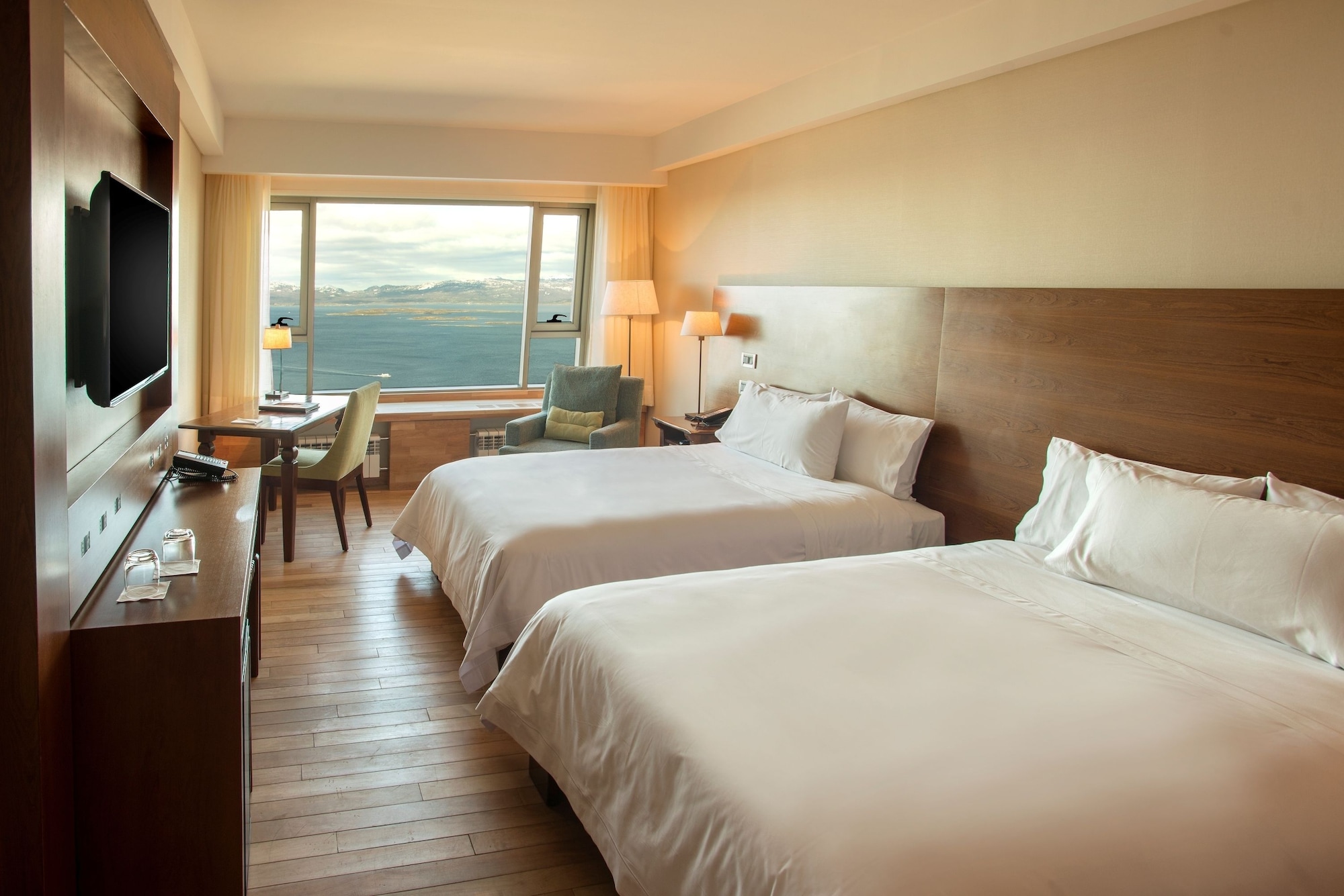 DELUXE, 2 DOUBLE BEDS, SEA VIEW