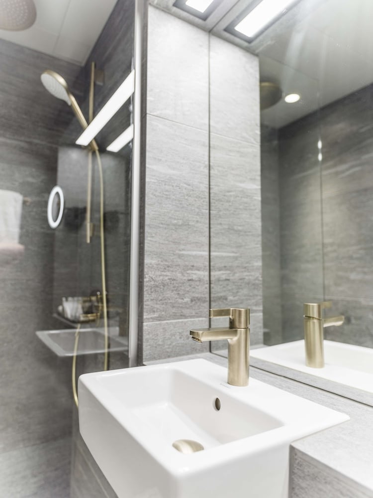 RADISSON COLLECTION ROYAL HOTEL, COPENHAGEN 68/72