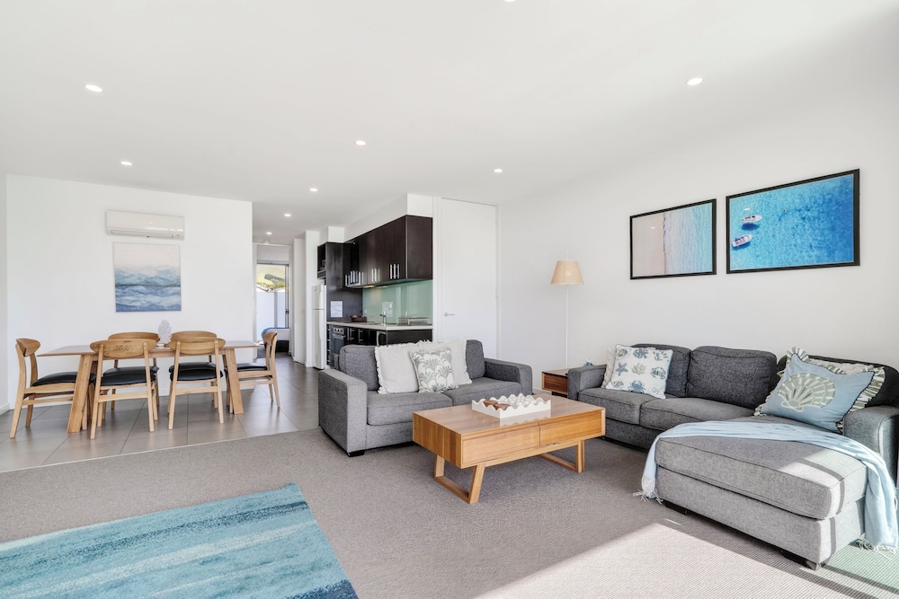 The Dolphin Apartments 53/69