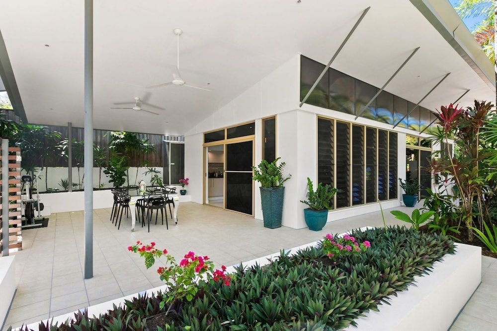 SANCTUARY PALM COVE 5/50