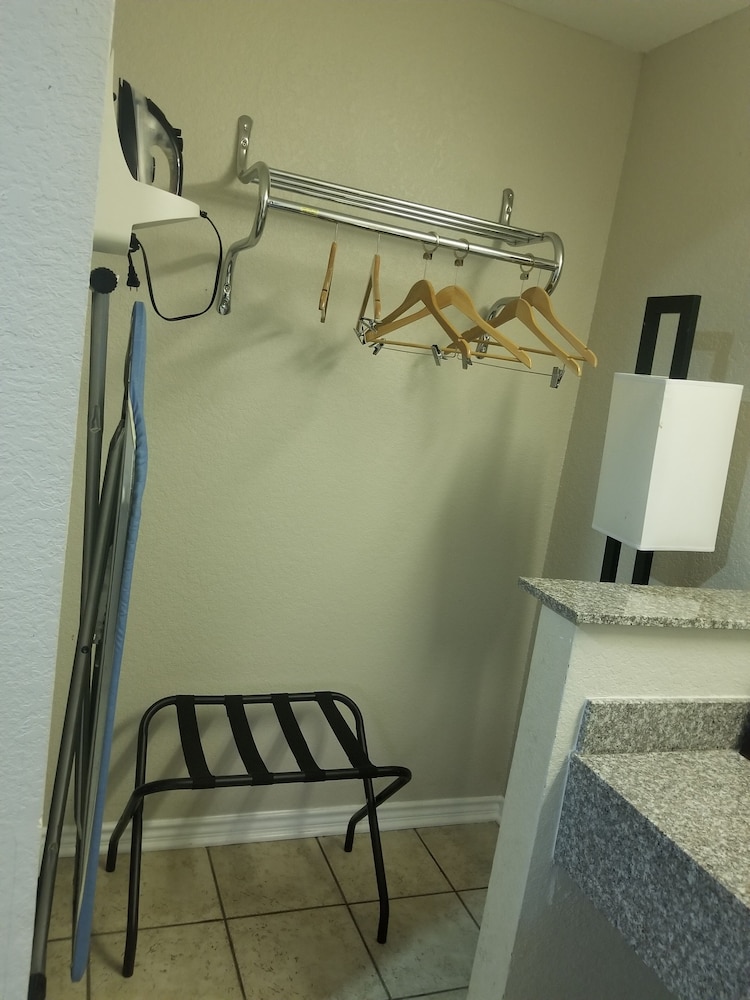Econo Inn Lackland AFB Seaworld photo2