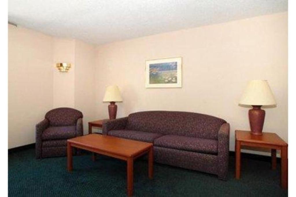 Baymont By Wyndham Mooresville 28/37
