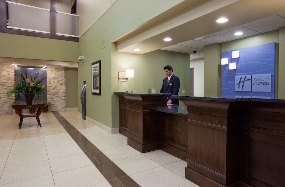 Holiday Inn Express Hotel And Suites Madison Verona 8/58