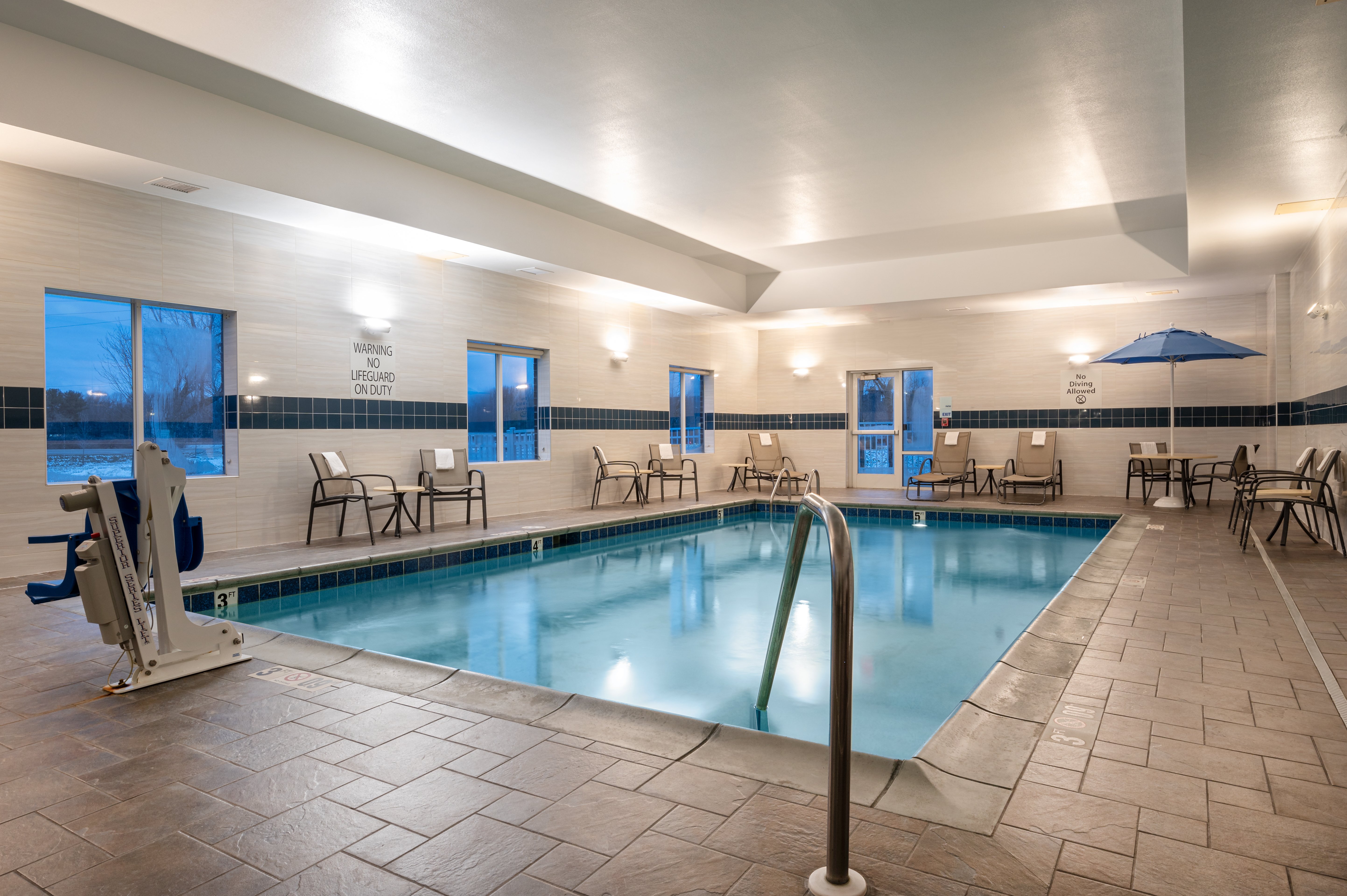 Holiday Inn Express Suites Edwardsville 19/45