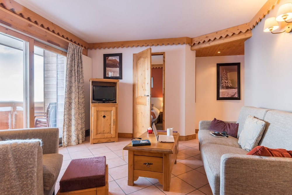 PIERRE AND VACANCES PREMIUM LES HAUTS BOIS 33/50
