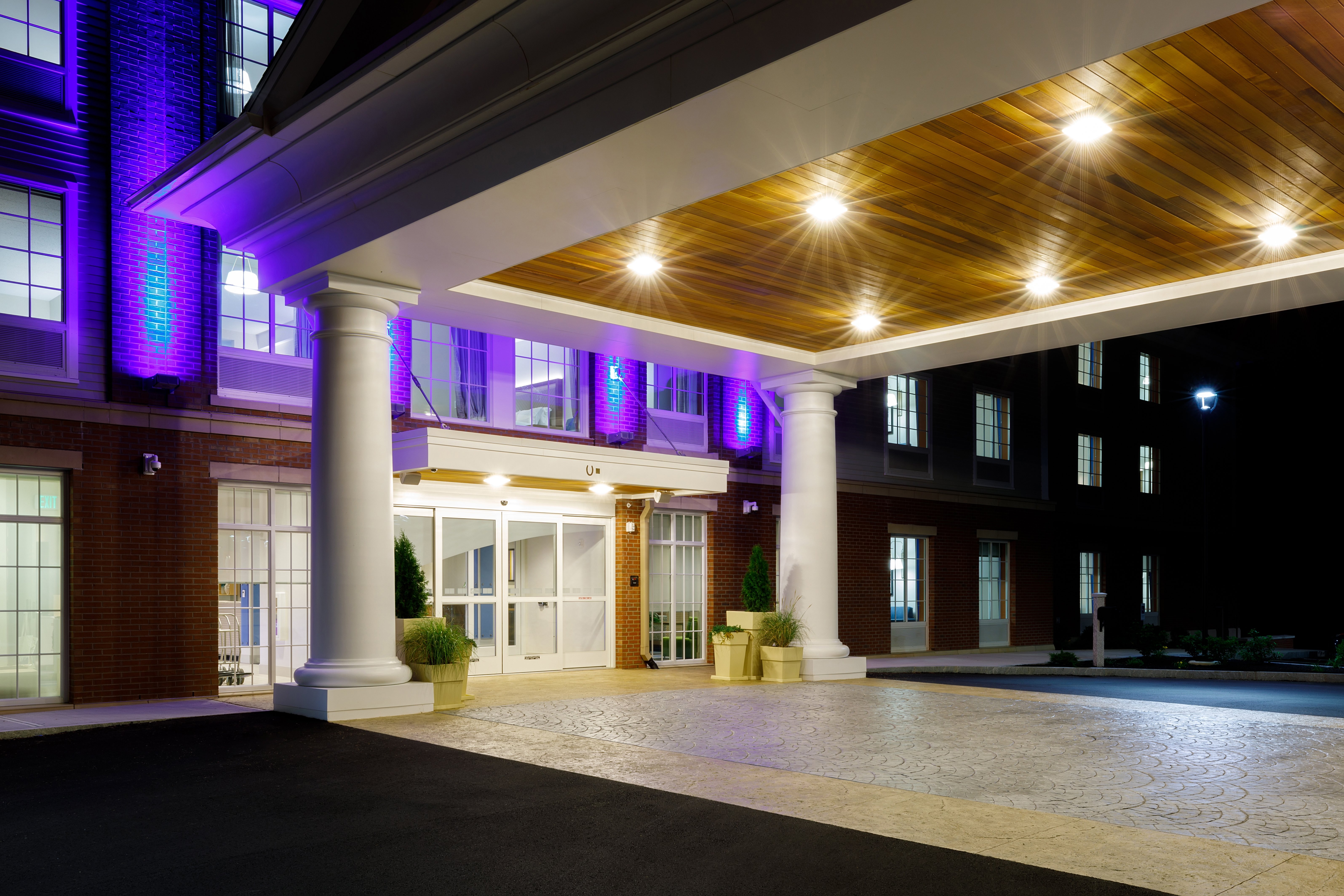 Holiday Inn Express Suites Sturbridge 5/54