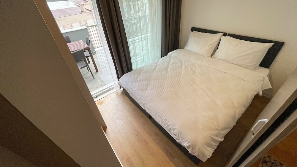 Life Hotel 14/50
