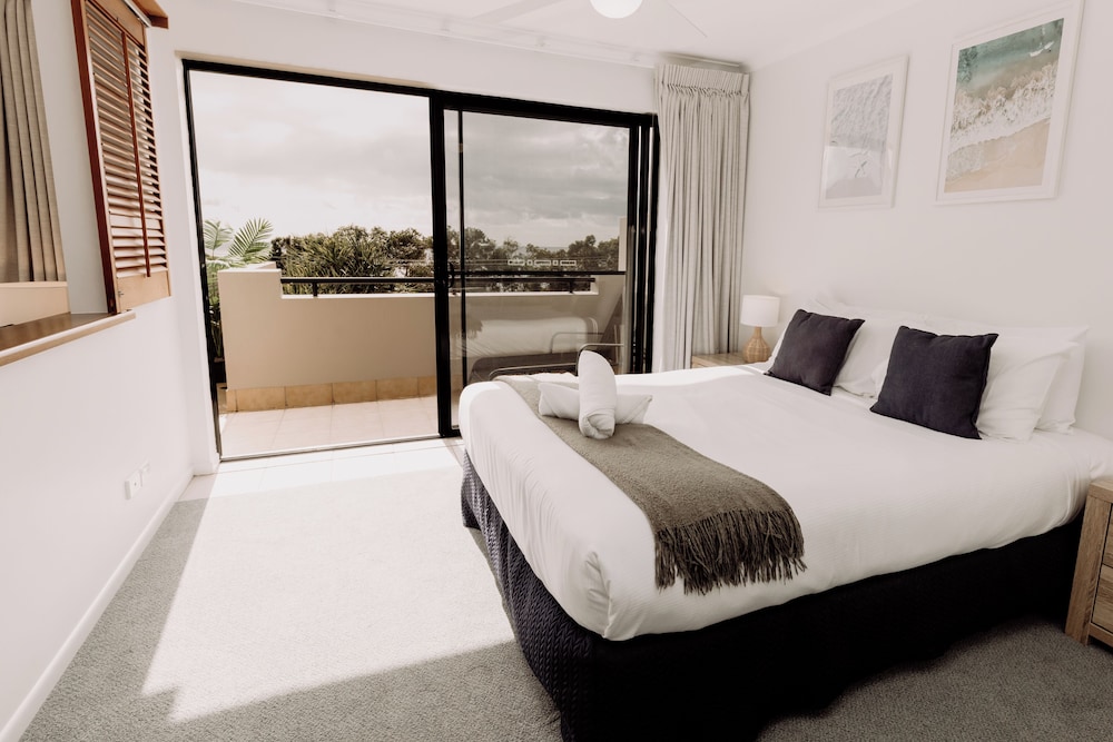 2 Bedrooms, Apartment, Queen and Twin Beds