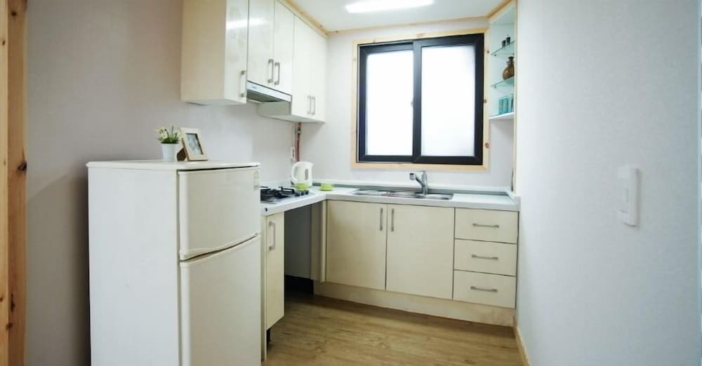 Jeju Gotjawal Geomoon Oreum Pension 50/50