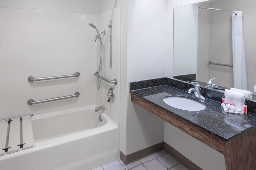 Baymont By Wyndham Cleveland 6/22