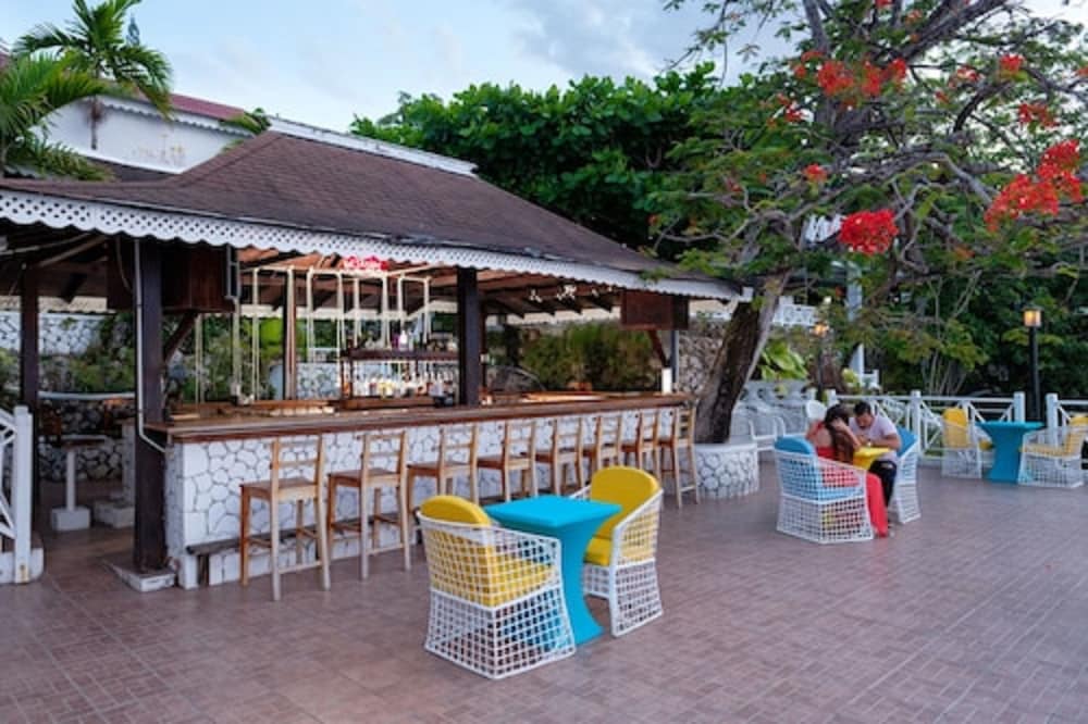Hibiscus Lodge 3/58