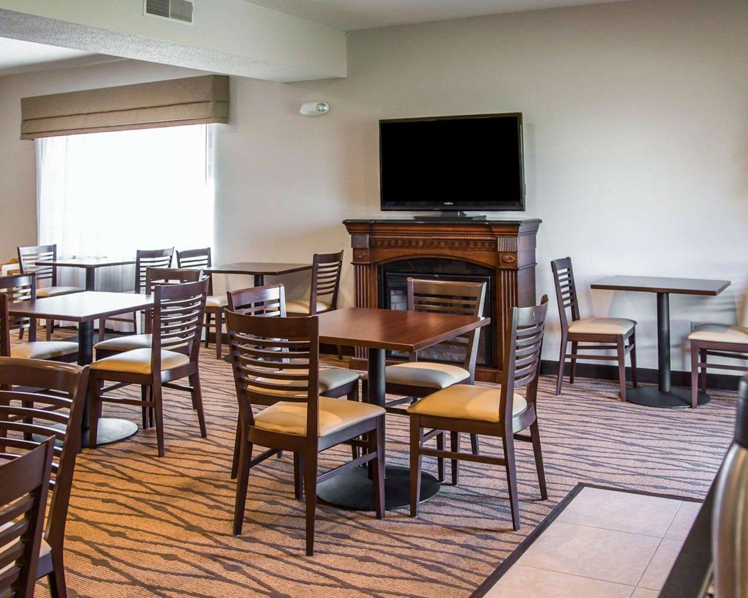Sleep Inn & Suites Davenport - Quad Cities 18/19