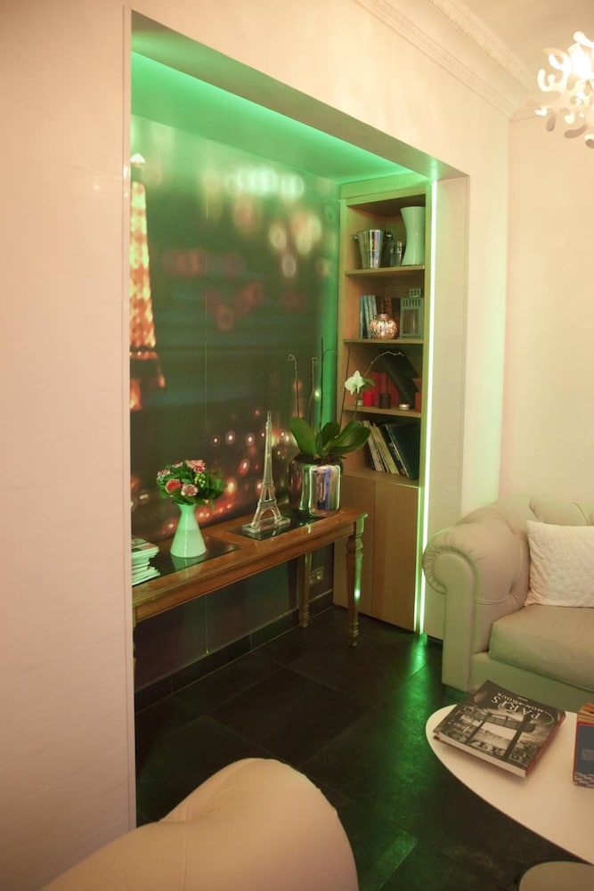 Hotel Lumieres Montmartre Paris 42/62