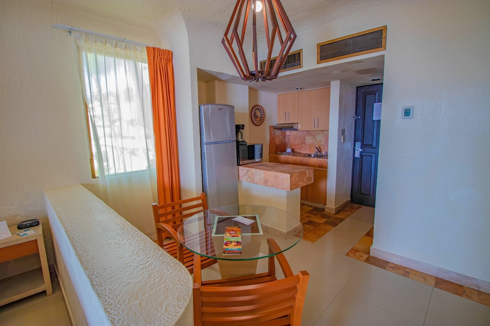 Luna Palace Hotel and Suites 37/65