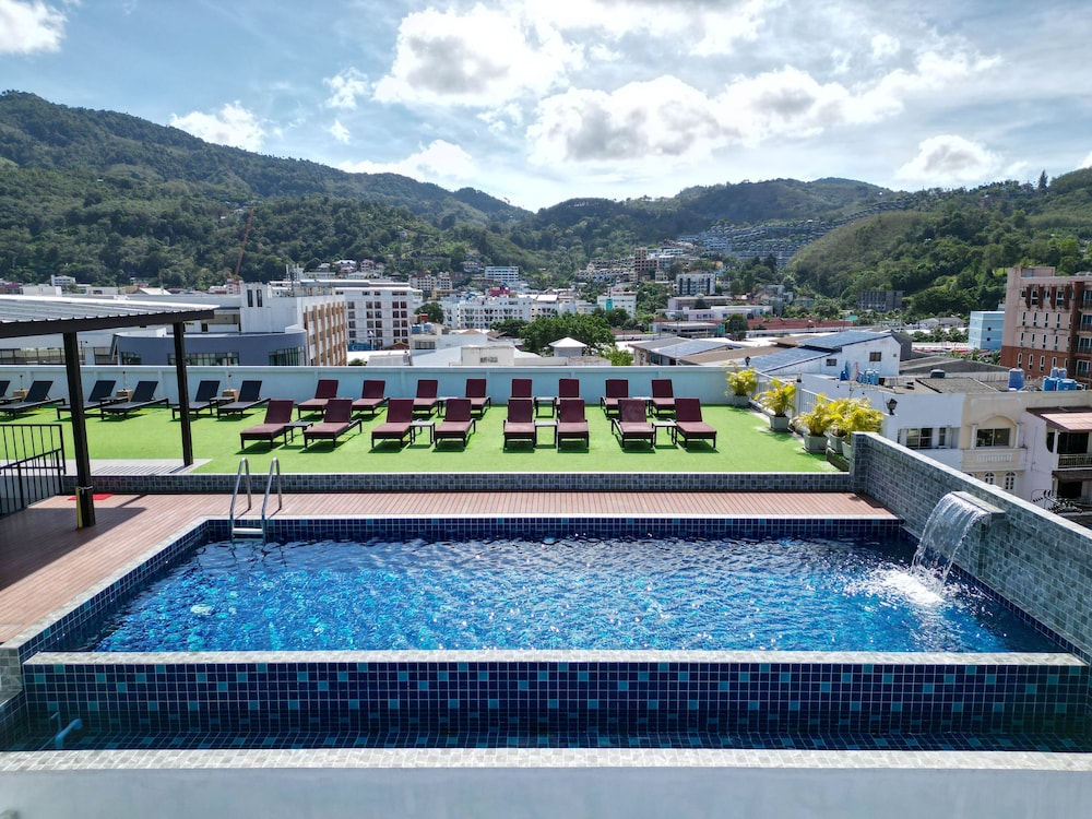 Paripas Patong Resort 70/76