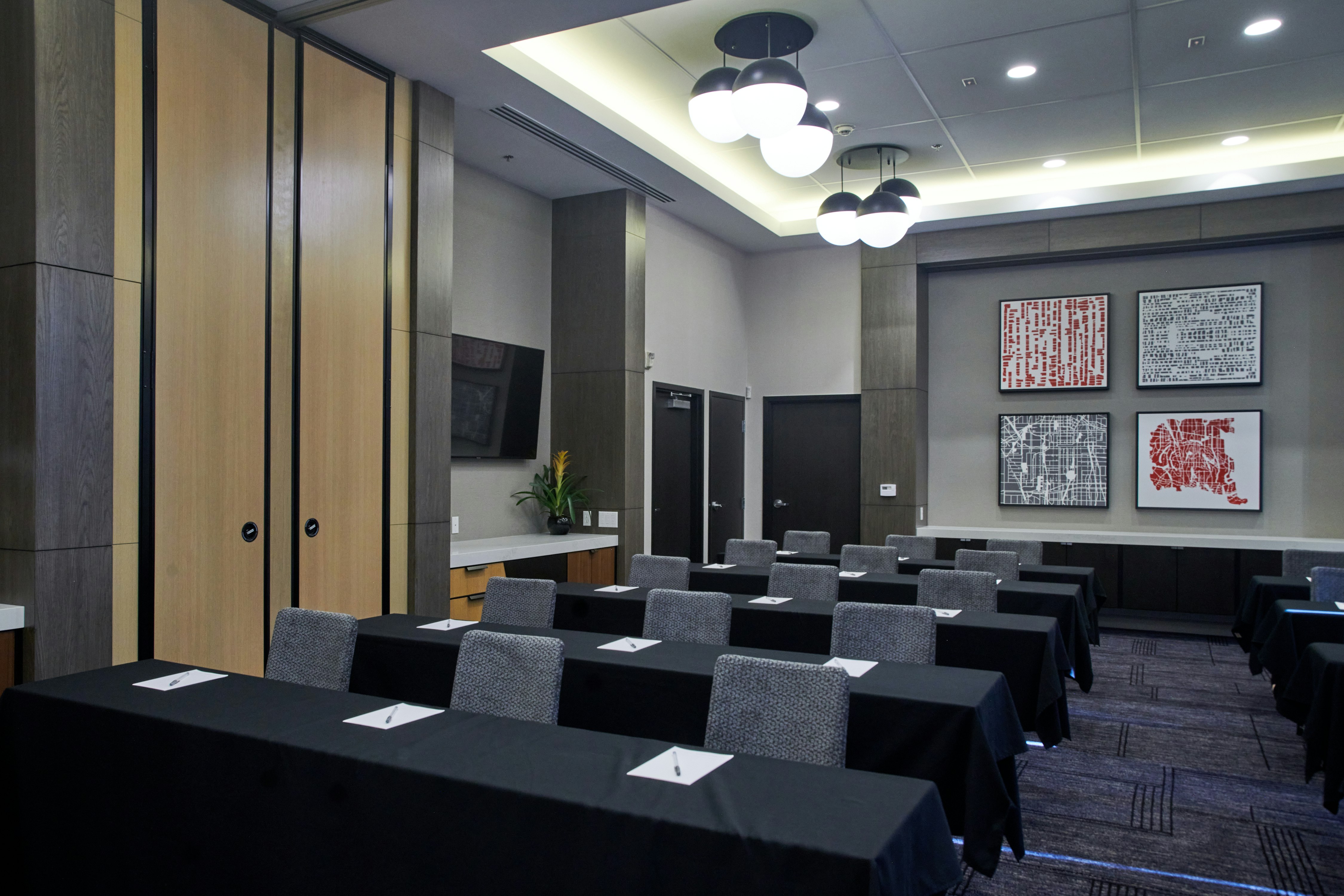 Hampton Inn and Suites Los Angeles /Sherman Oaks (ex Hampton Suites LAX Van Nuys) 25/29