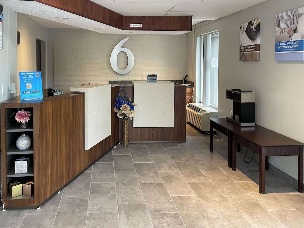OYO Hotel Wytheville I-77 & I-81 2/40