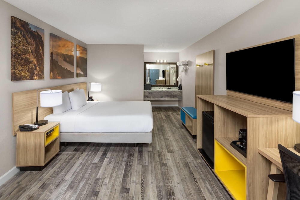 Days Inn by Wyndham Branson Ozarks 32/65