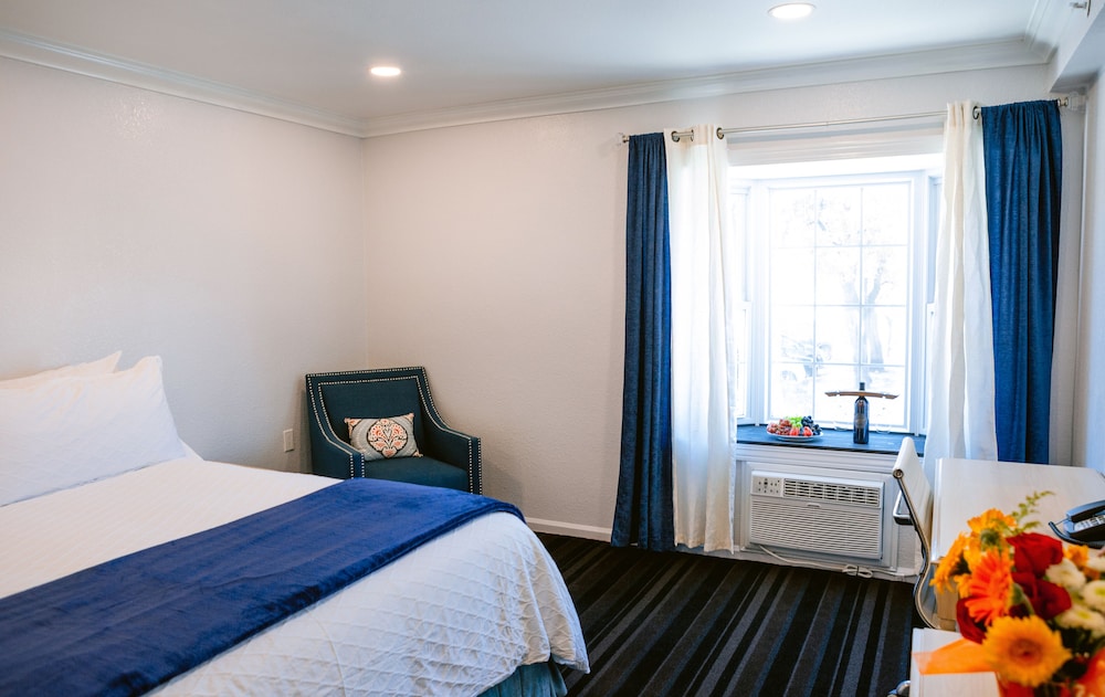 JUNIOR SUITE, KING BED
