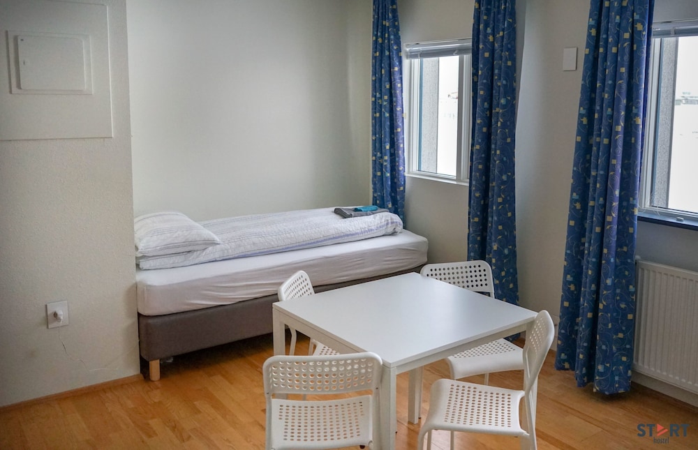 START HOSTEL 37/67