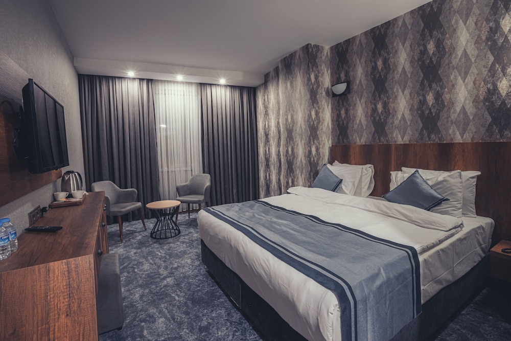 Airport Express Hotel 8/40