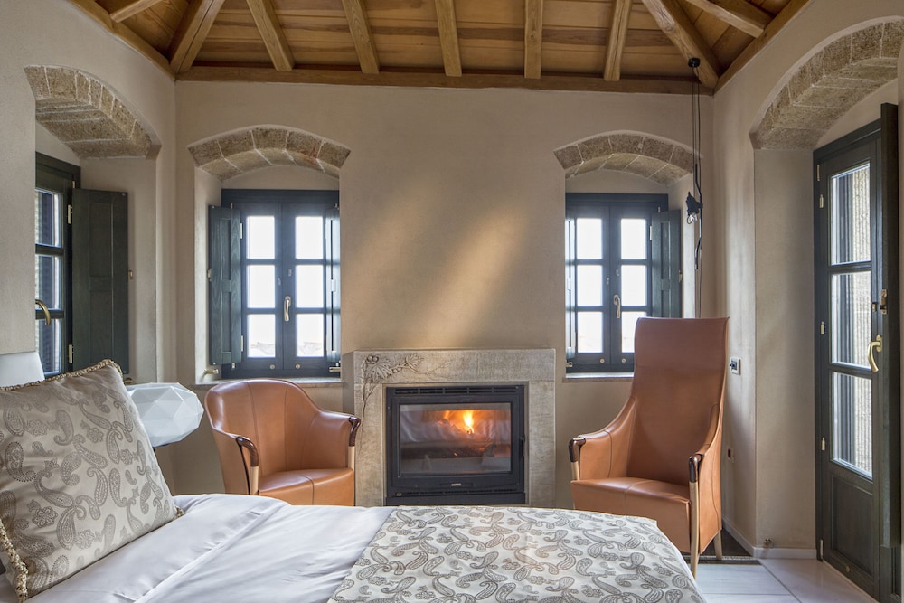 Moni Emvasis Luxury Suites 42/70