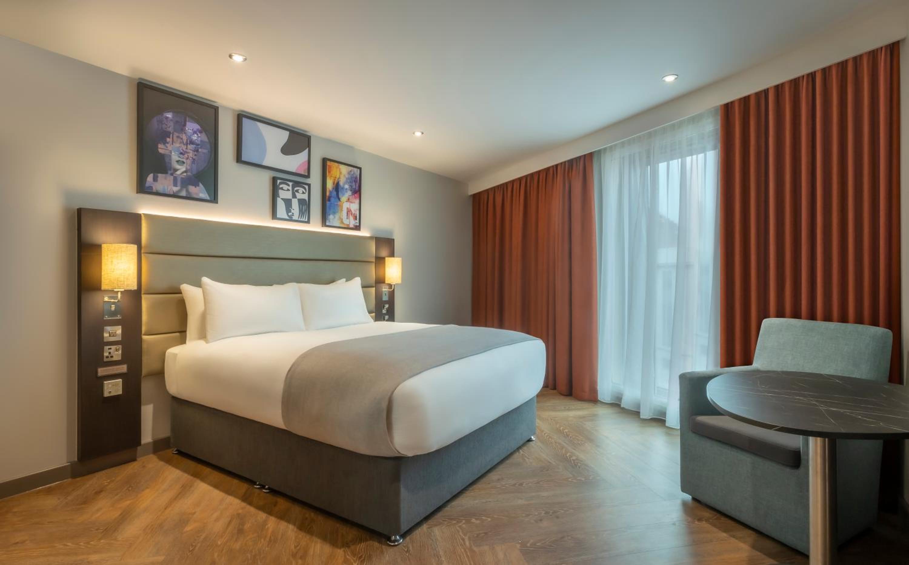 غرفة ديلوكس ثلاثية بسريرين مزدوجين، Maldron Hotel Finsbury Park 2/2