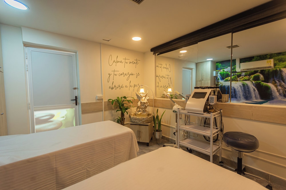 Hotel Laureles Plaza 46/63