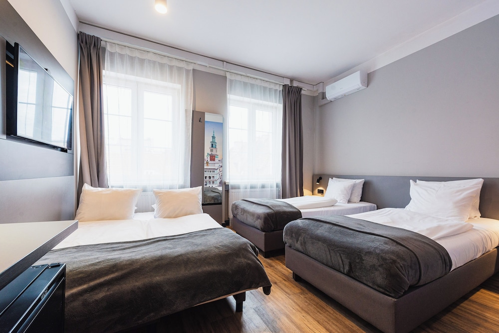 1 BEDROOM, STANDARD, QUADRUPLE, CITY VIEW, PRIVATE BATHROOM