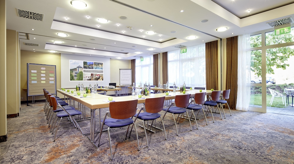 Parkhotel Weiskirchen 44/50