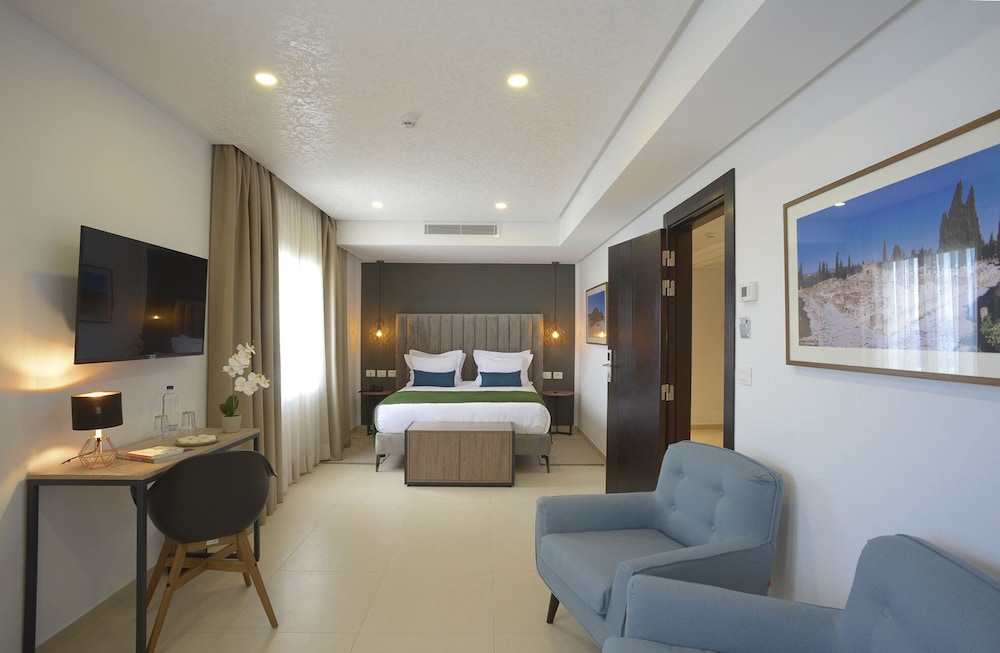 Maia Hotel Suites 25/44
