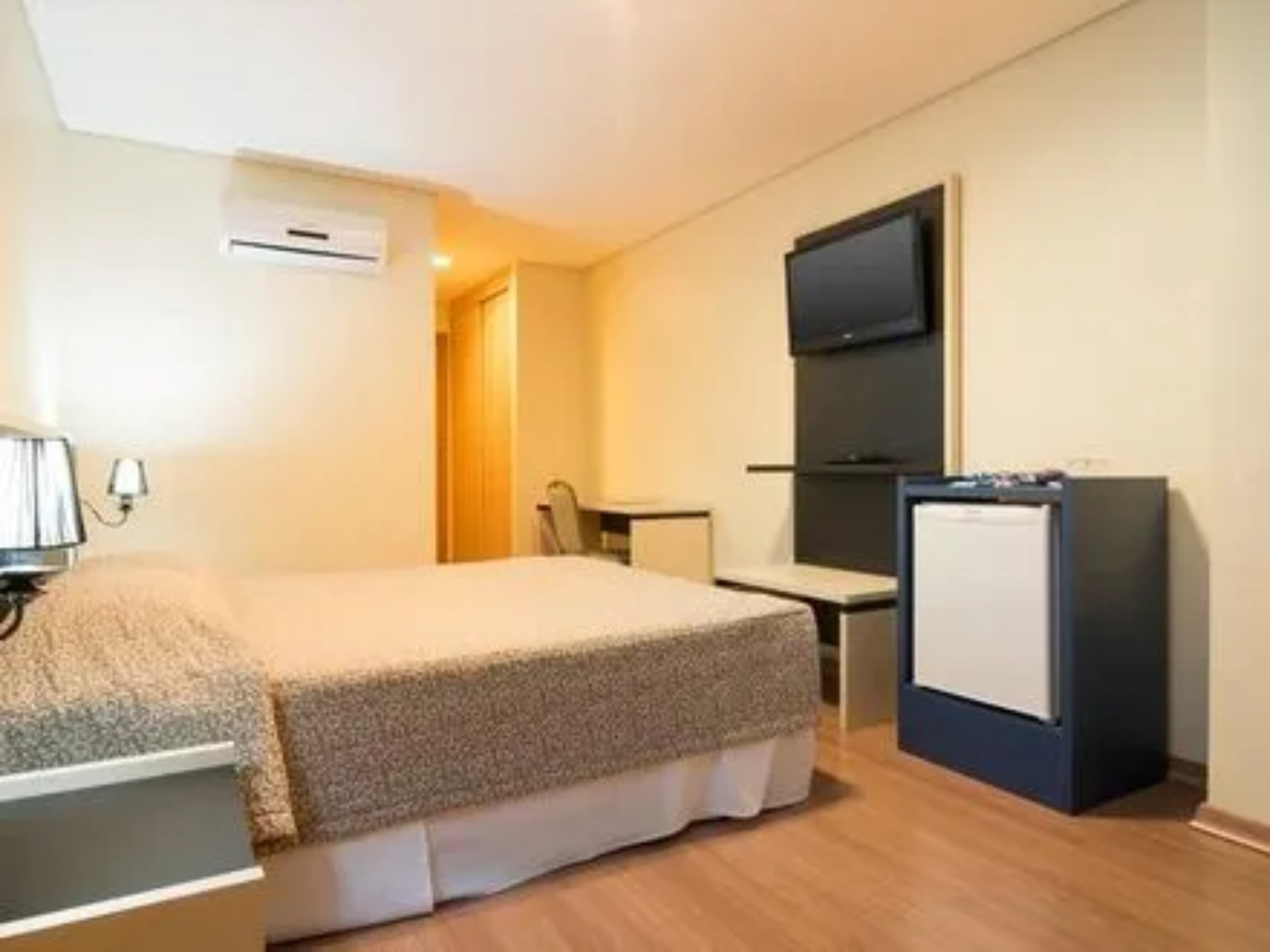 Financial Hotel BHZ 13/18