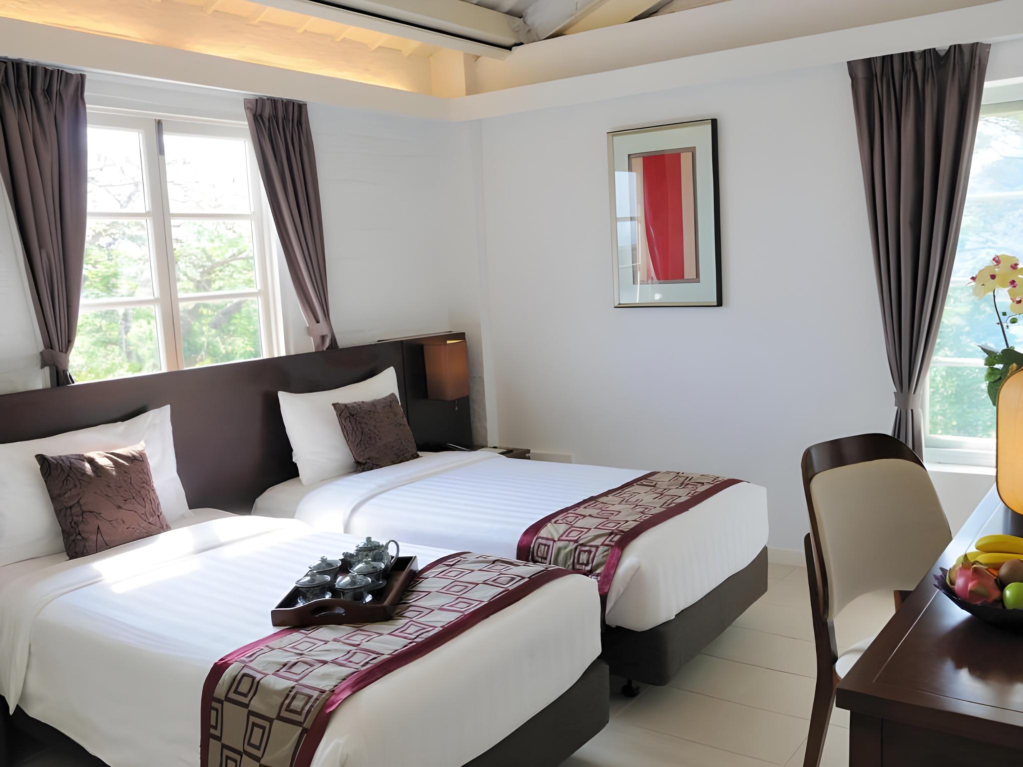 FEATURE, TWIN BEDS