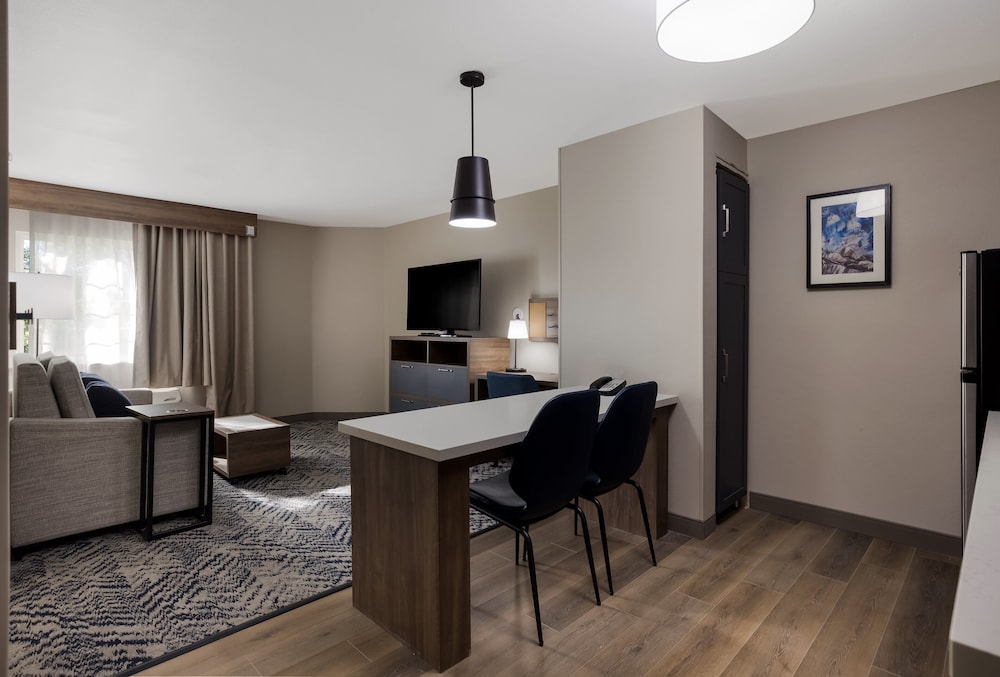 Candlewood Suites Lafayette- River Ranch 47/58