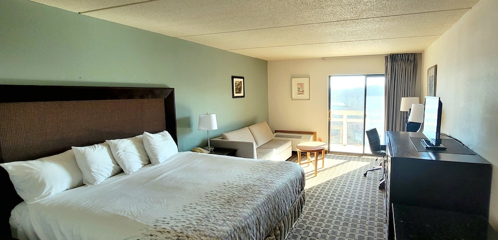 Inn at Grand Glaize 16/69