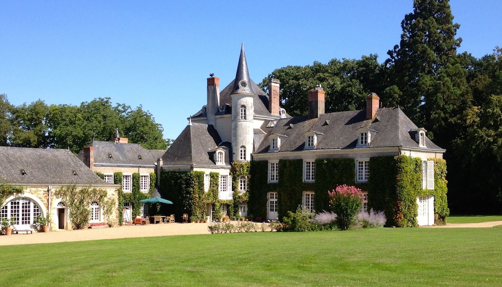 Chateau Du Plessis-Anjou 33/36