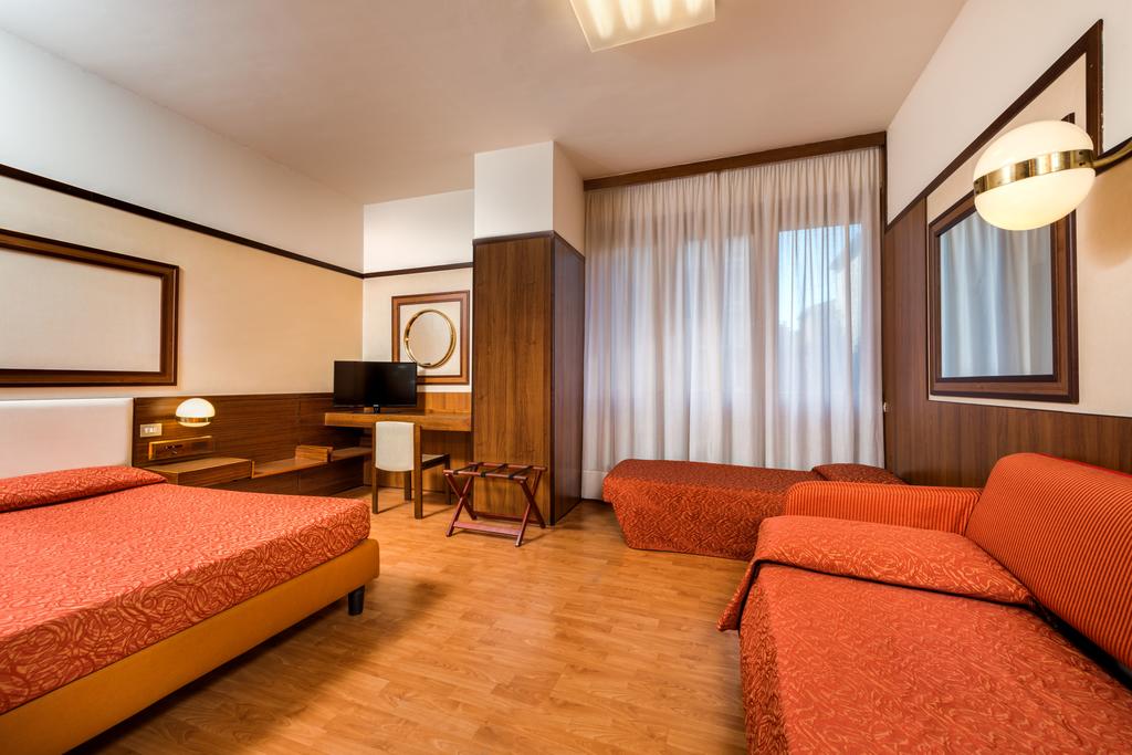 GRAND HOTEL ELITE 33/50