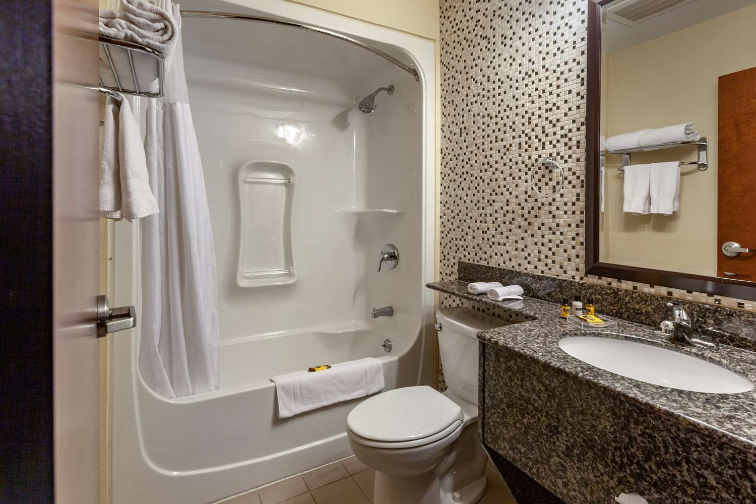غرفة بسريرين كوين، Best Western Plus Woodstock Inn & Suites 4/4