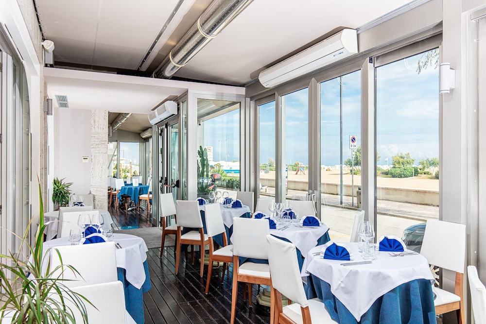 Karinzia Hotel 66/76