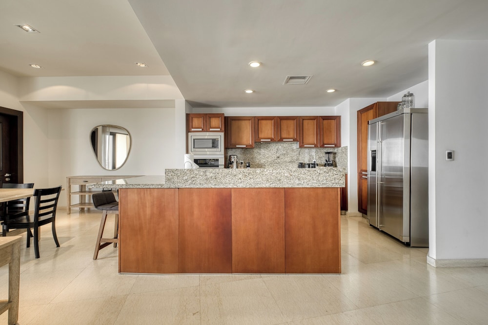 Puerta Cortes Residences 7/48