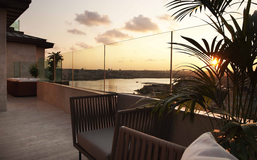 Radisson Blu Hotel Istanbul Pera in ISTANBUL
