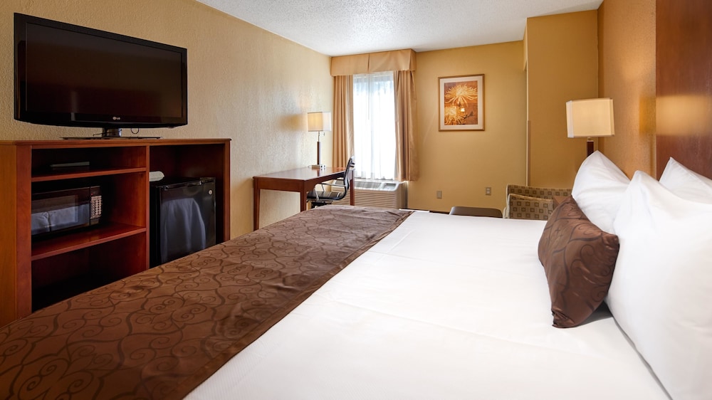 Best Western Plus Richmond Airport Hotel 8/30
