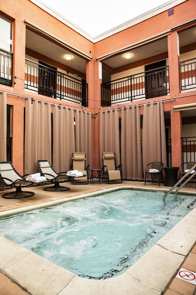 Days Inn by Wyndham Concord 2/25