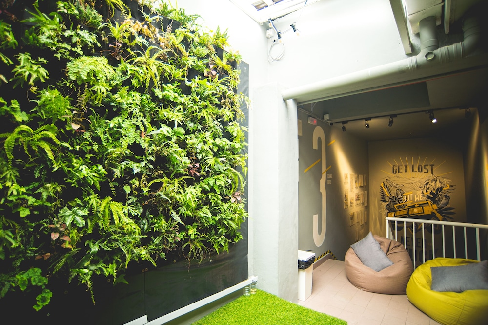 Traveller Bunker Hostel 3/45