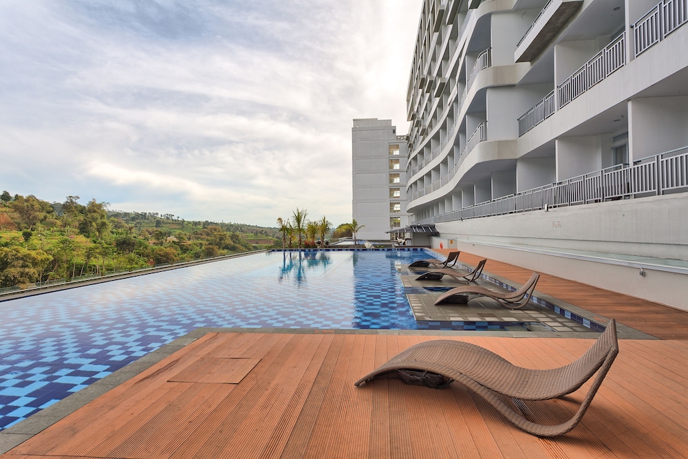 Le Eminence Hotel Convention And Resort 53/57