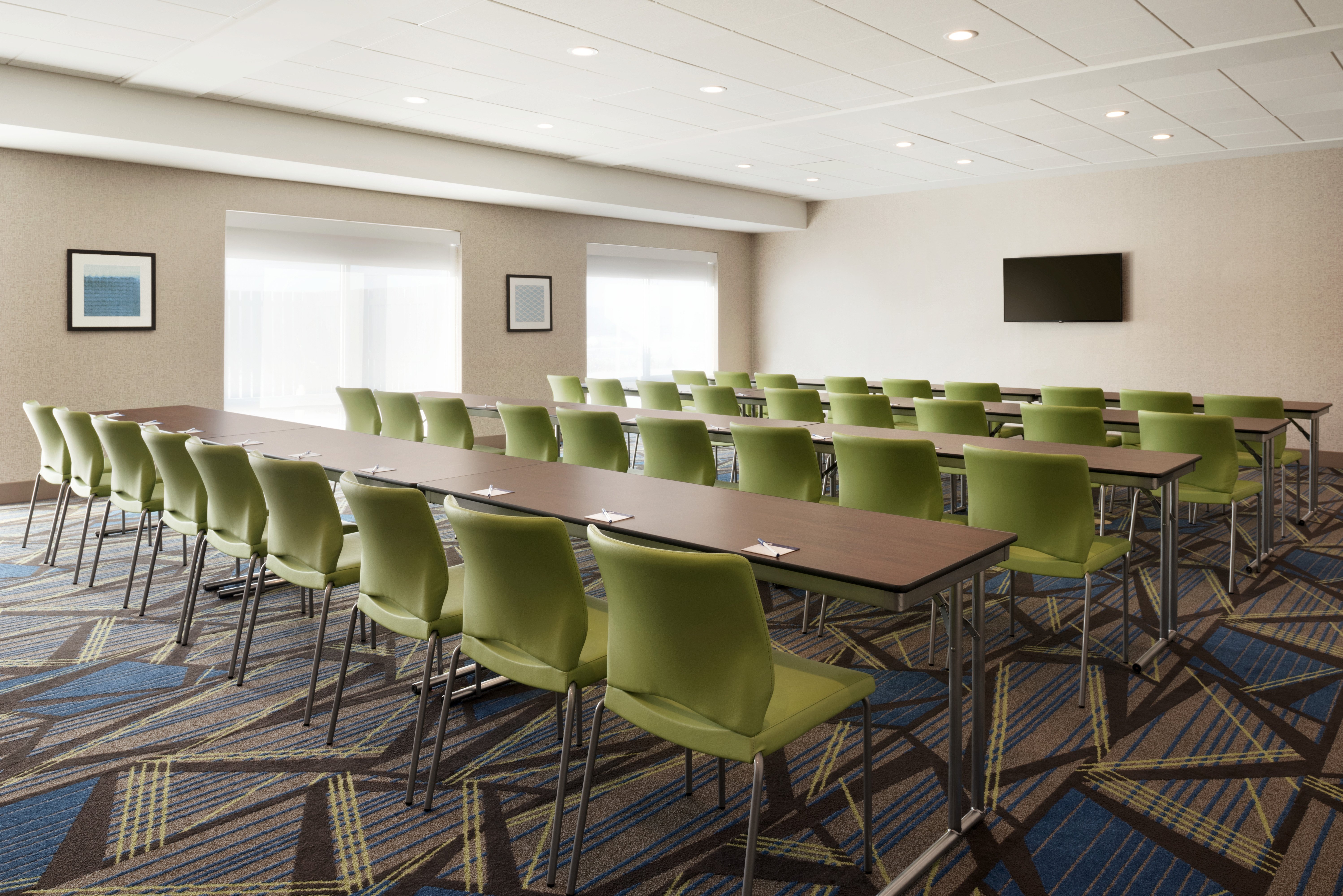 Holiday Inn Express Suites Cincinnati South Wilder 30/38