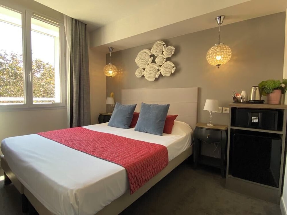 CLUB, DOUBLE BED