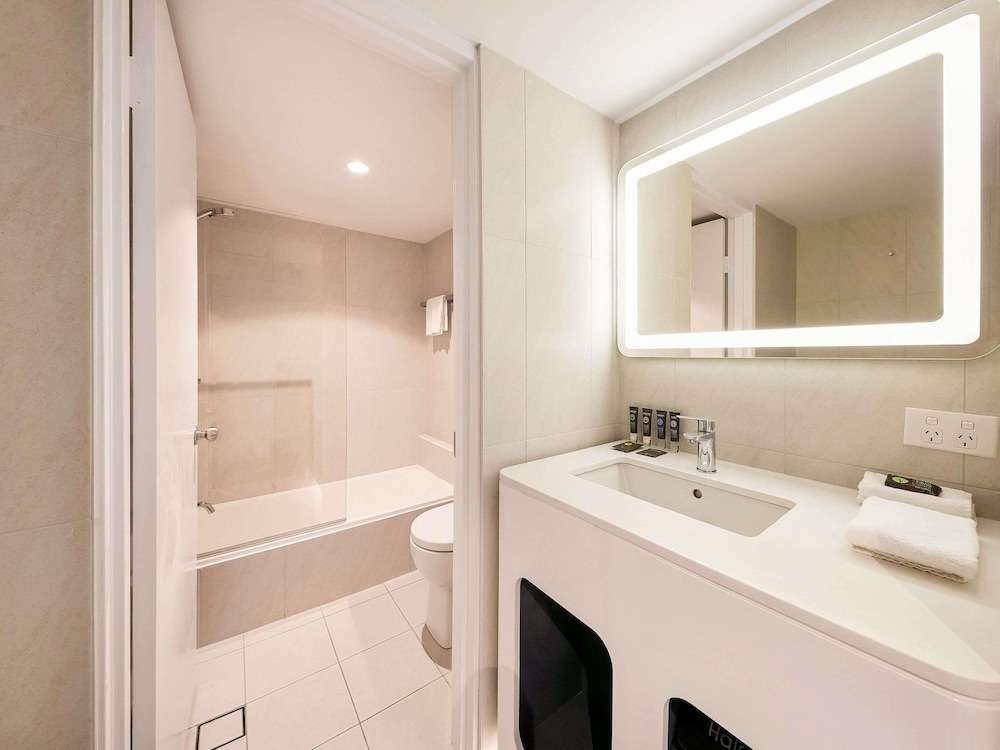 NOVOTEL SURFERS PARADISE 64/64