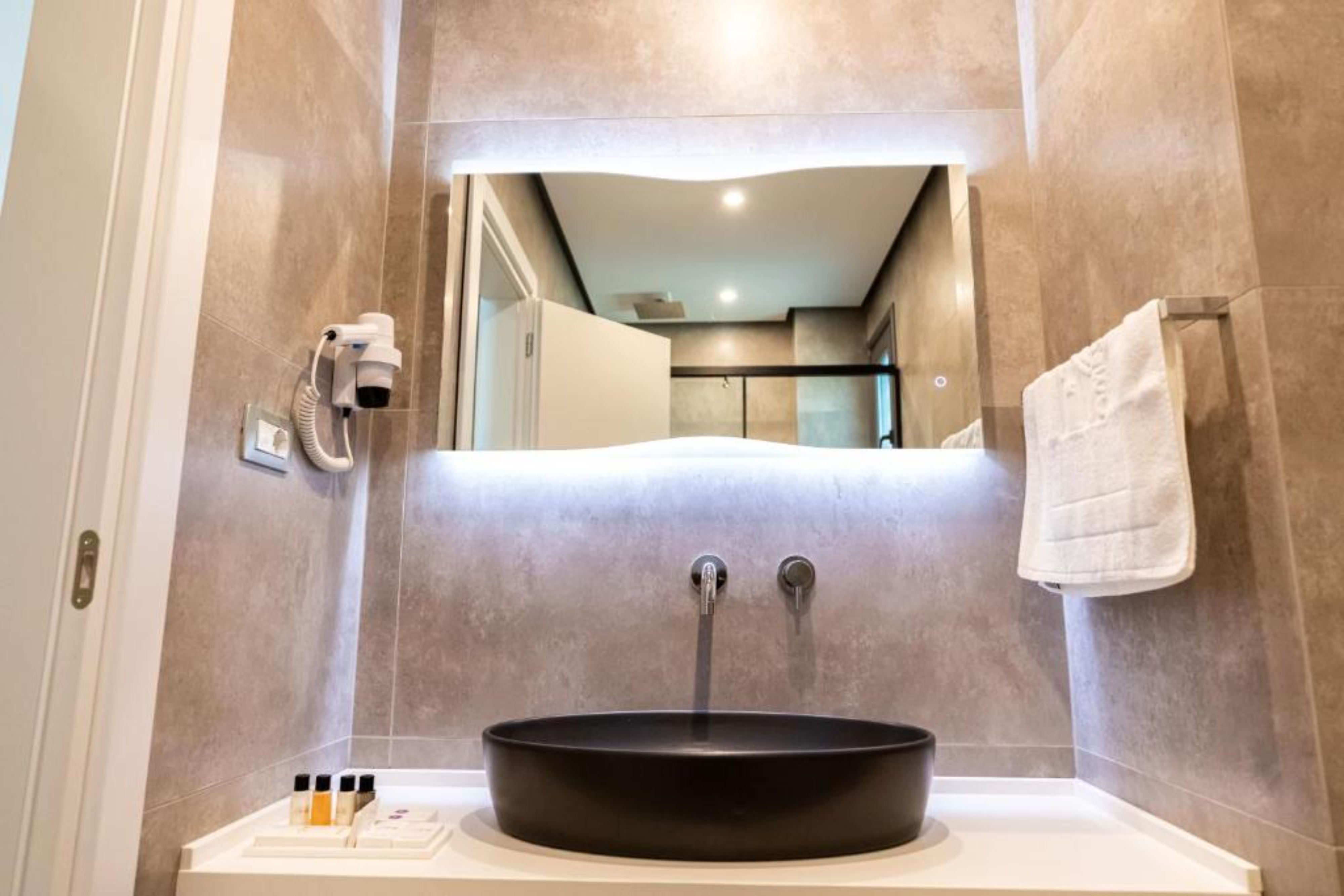 Suite, Hot Tub, Ames Hotel & Spa 3/3