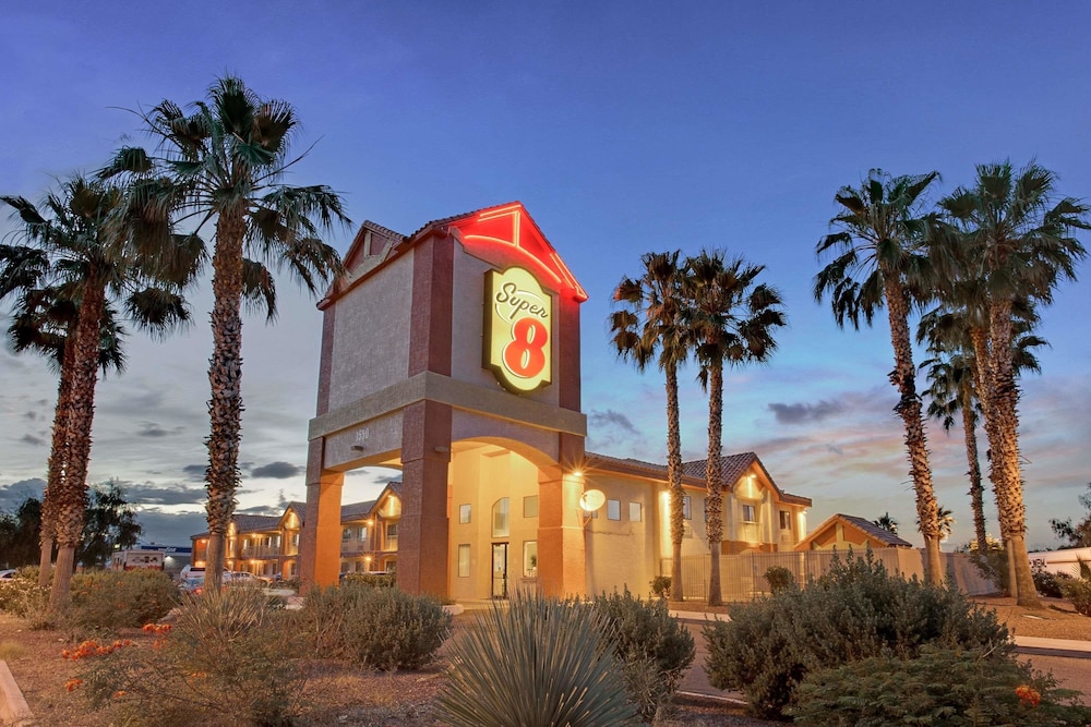 Super 8 by Wyndham Tucson/Grant Road Area AZ 39/50